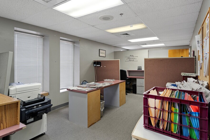 More Photos Of 1624 N Meadowcrest Blvd, Crystal River Manufacturing For Lease