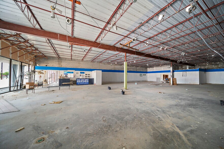 More Photos Of 10200 Almeda Genoa Rd, Houston Unknown For Lease