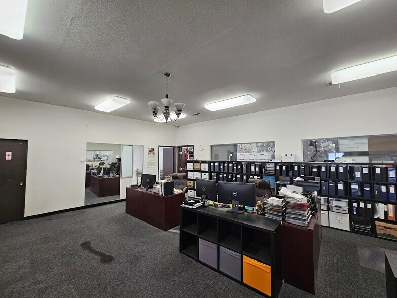 More Photos Of 1537 E Adams Blvd, Los Angeles Warehouse For Lease