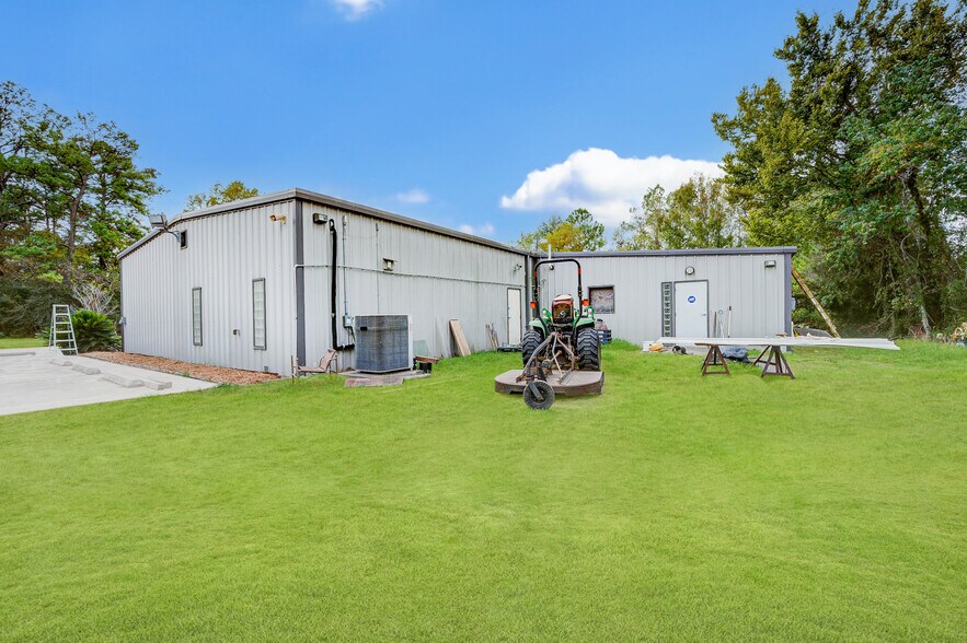 More Photos Of 7415 Eastex Freeway Plaza, Beaumont Industrial For Sale