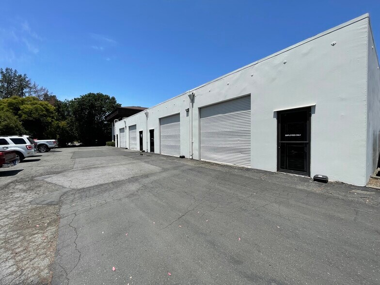 More Photos Of 4 Commercial Blvd, Novato Manufacturing For Lease