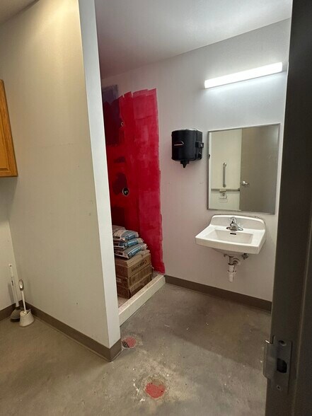 More Photos Of 126 E Niagara St, Tonawanda Warehouse For Sale