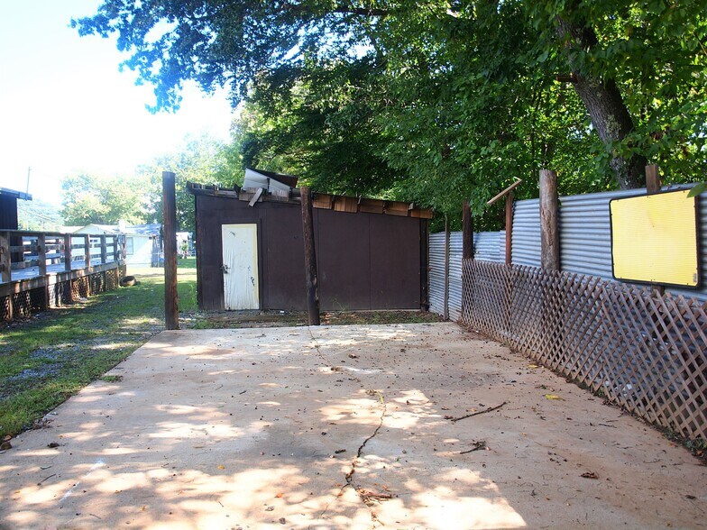 More Photos Of 1521 Sulphur Springs Rd, Waynesville Office For Sale