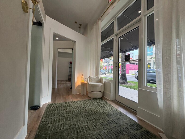 More Photos Of 2427 Biscayne Blvd, Miami Storefront Retail Office For Lease