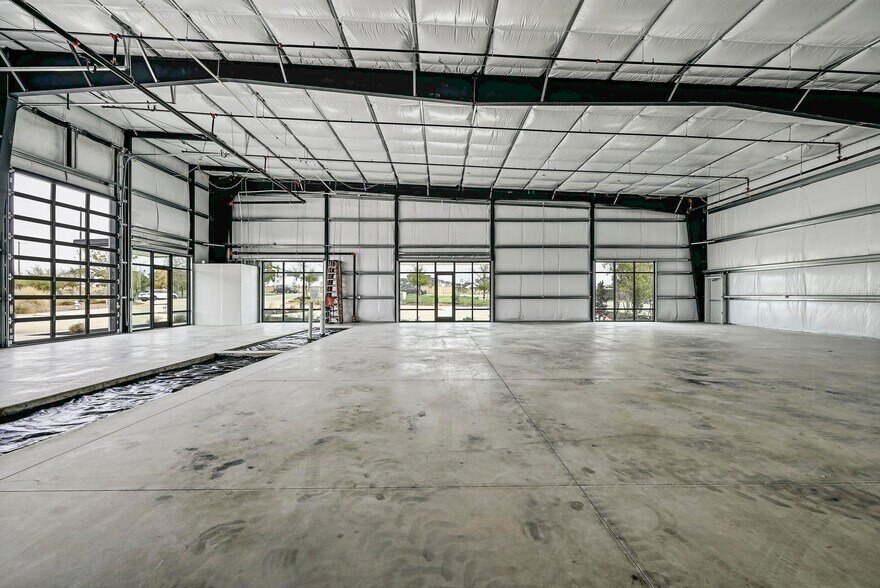 More Photos Of 300 Co Rd 199, Hutto Flex For Lease