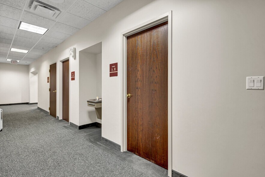 More Photos Of 1511 Northway Dr, Saint Cloud Medical For Sale