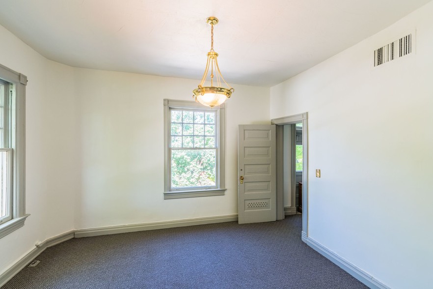 More Photos Of 1923 N Classen Blvd, Oklahoma City Office For Lease