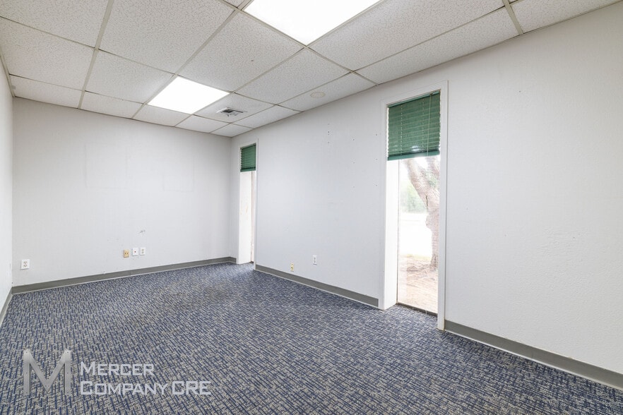 More Photos Of 717 Evergreen St, Edmond Service For Lease