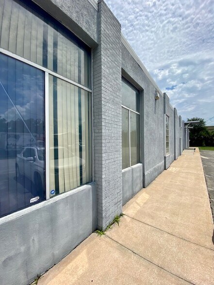 More Photos Of 1445 Montana Ave, Jacksonville Flex For Lease