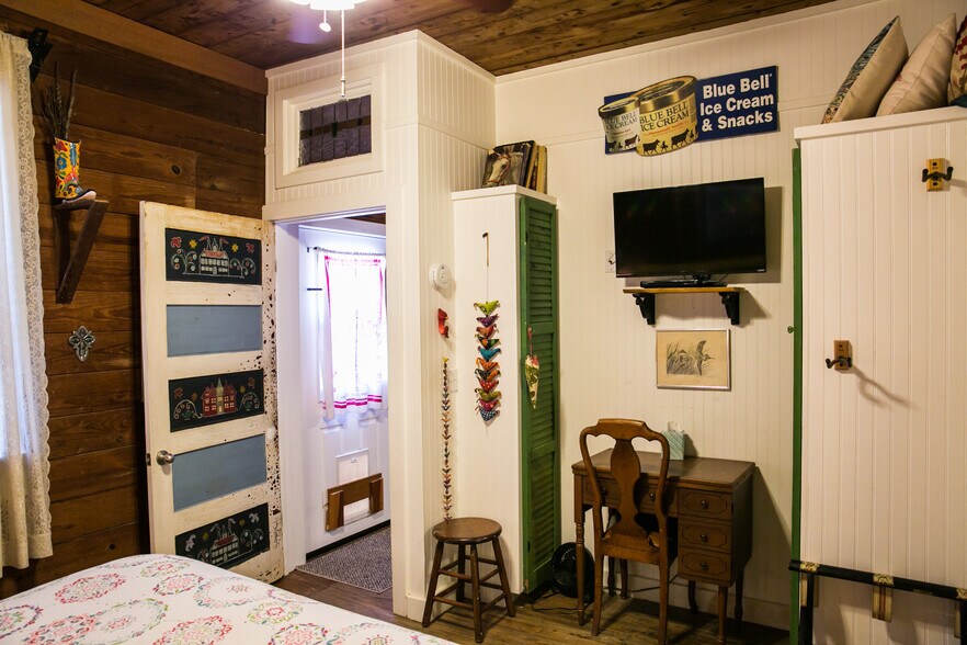 More Photos Of 12400 E Texas St, Burton Freestanding For Sale