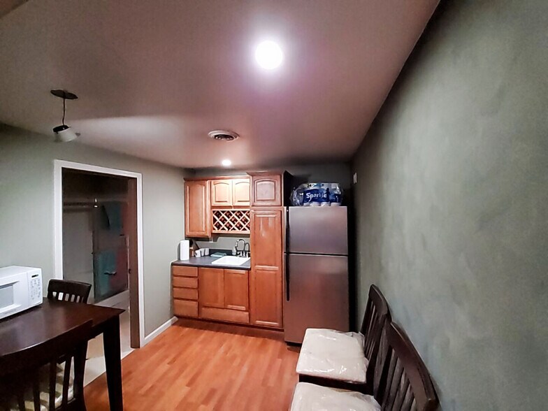 More Photos Of 5750 N Ridge Rd, Madison Light Manufacturing For Sale