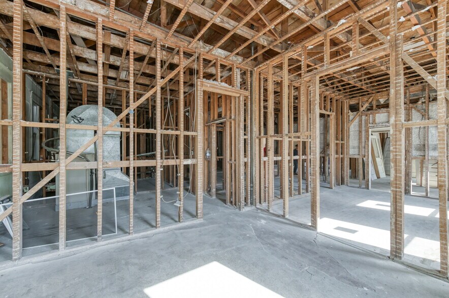 More Photos Of 101 N L St, Dinuba Storefront For Sale