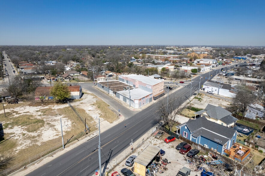 More Photos Of 4007 S Flores St, San Antonio Freestanding For Sale