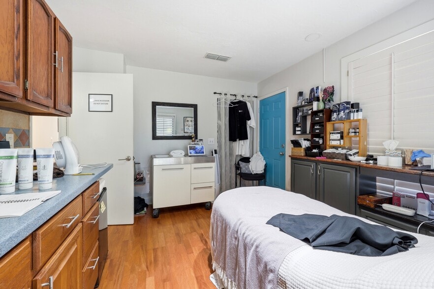 More Photos Of 3683 Crown Point Rd, Jacksonville Storefront Retail Office For Sale