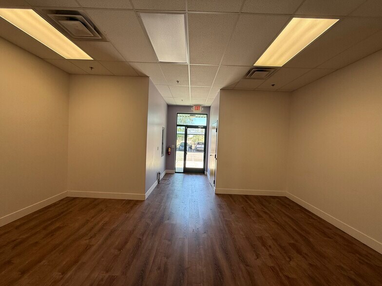 More Photos Of 1655 W Chandler Blvd, Chandler Storefront Retail Office For Lease