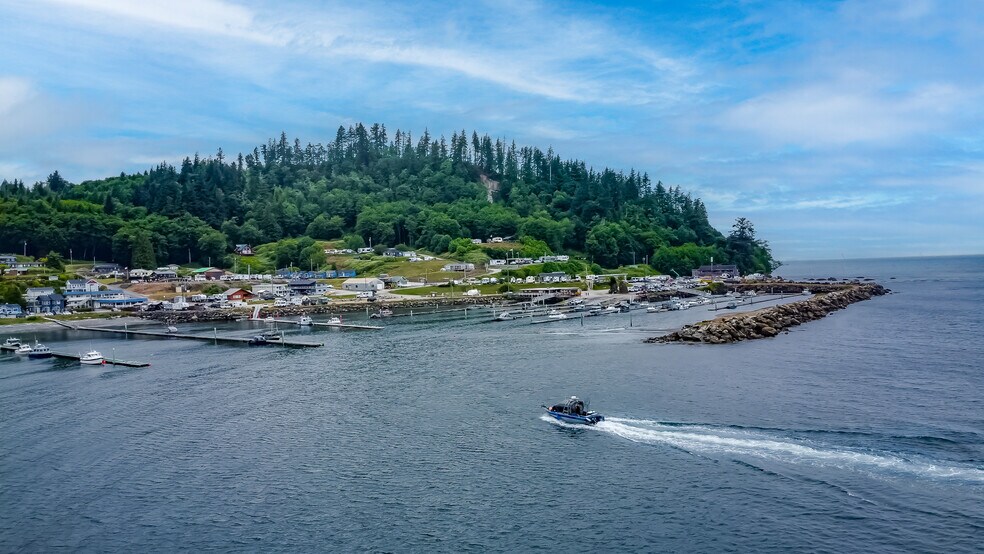 More Photos Of 444 Front St, Sekiu Hotel For Sale