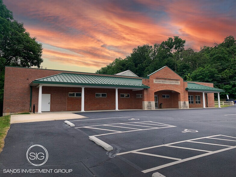 Primary Photo Of 136 Lake St, Ephrata Medical For Sale