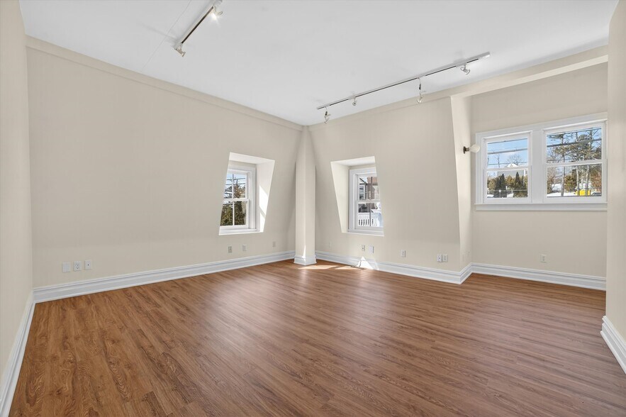 More Photos Of 470 Main St, Armonk Office For Sale
