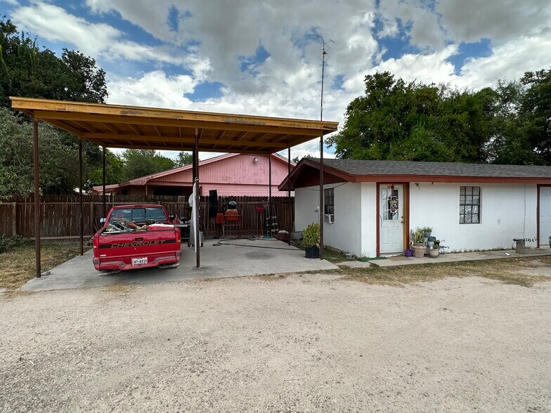 More Photos Of 164 W Old Highway 83, Rio Grande City Apartments For Sale