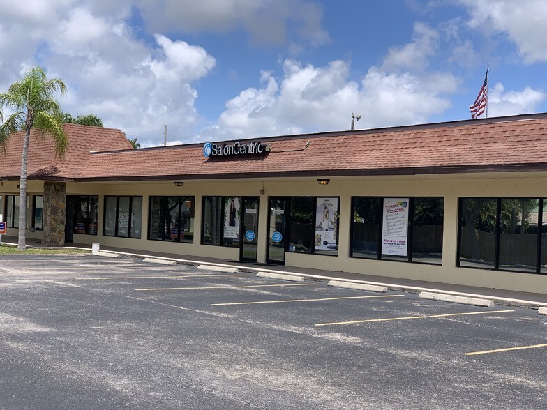 More Photos Of 2210 Tamiami Trl S, Venice Freestanding For Lease