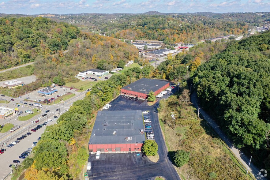 More Photos Of 700 Plum Industrial Ct, Plum Flex For Lease