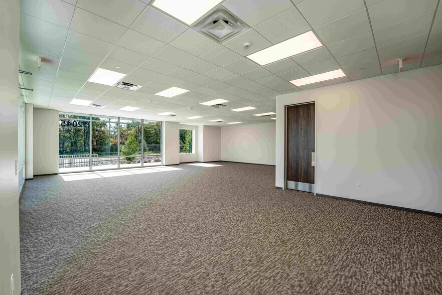 More Photos Of 12045 Wallisville Rd, Houston Distribution For Lease