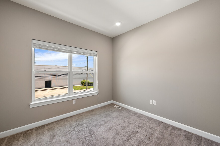 More Photos Of 1251 E Woodward Heights Blvd, Hazel Park Apartments For Sale