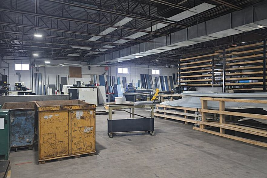More Photos Of 30 Grenfell Cres, Ottawa Manufacturing For Lease