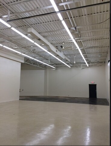 More Photos Of 75 E Jefryn Blvd, Deer Park Warehouse For Sale