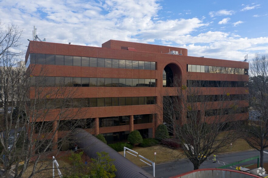 More Photos Of 975 Johnson Ferry Rd NE, Atlanta Medical For Lease