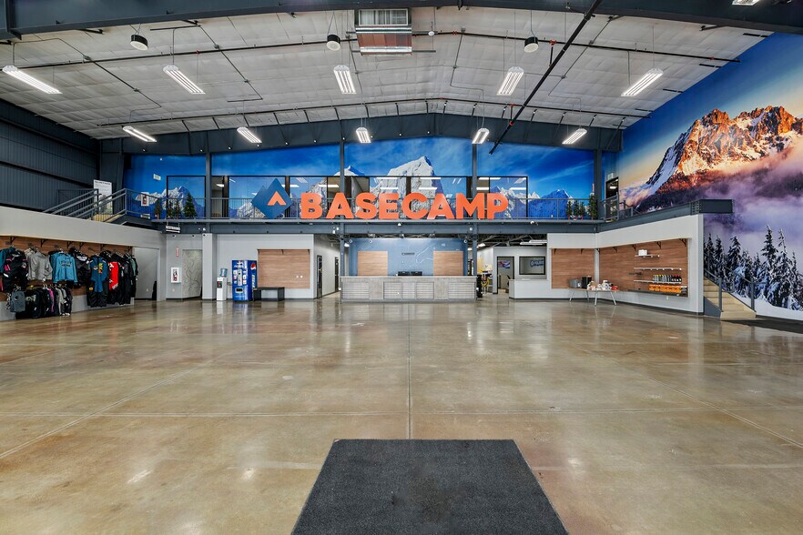 More Photos Of 371 Prospector Dr, Evanston Freestanding For Sale