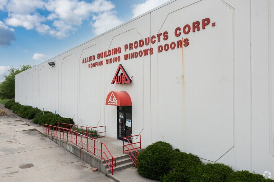 More Photos Of 4782 Muhlhauser Rd, Hamilton Warehouse For Lease