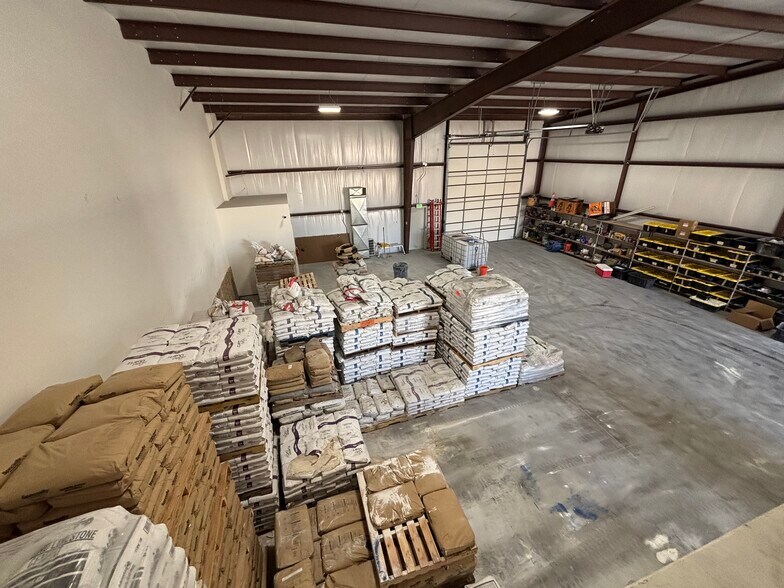 More Photos Of 721 S 5725 W, Hurricane Warehouse For Lease