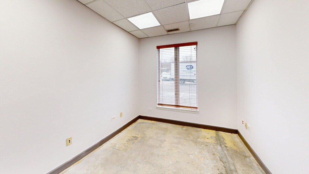 More Photos Of 271-285 E Helen Rd, Palatine Light Distribution For Sale