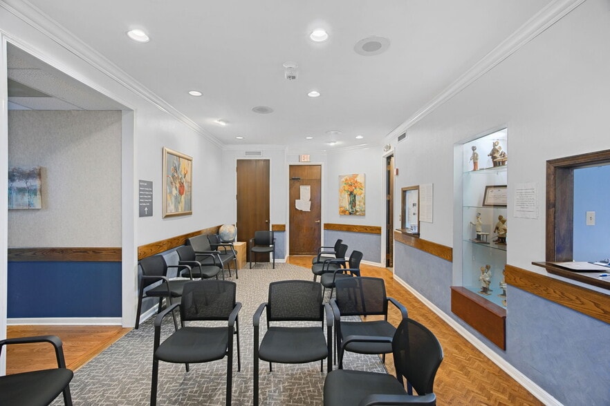 More Photos Of 11709 Old Ballas Rd, Saint Louis Medical For Sale