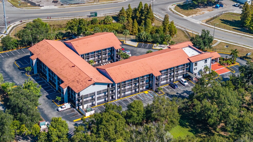 Primary Photo Of 2904 Melbourne St, Tampa Hotel For Sale