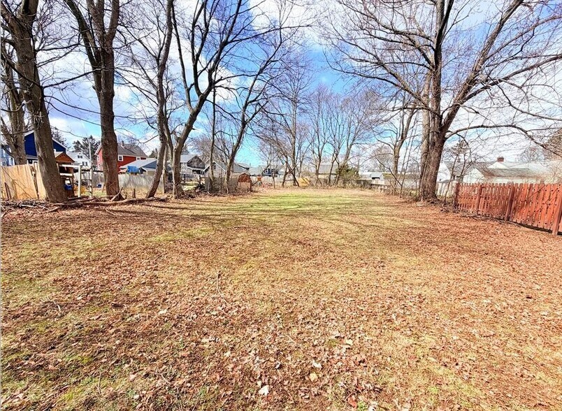 More Photos Of 158 Lake St, Hamburg General Retail For Sale