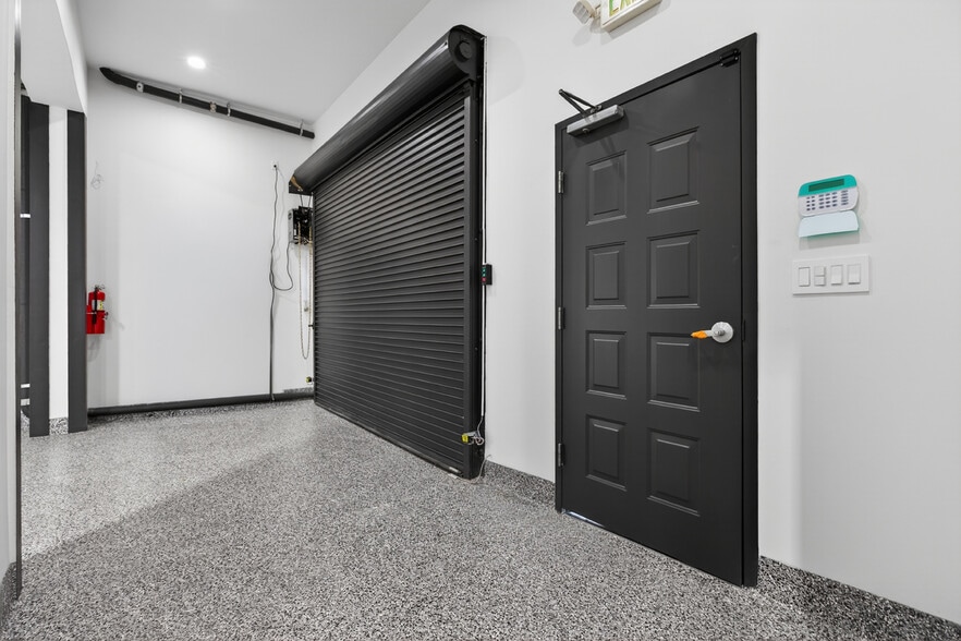More Photos Of 703 S Main St, Burbank Showroom For Sale