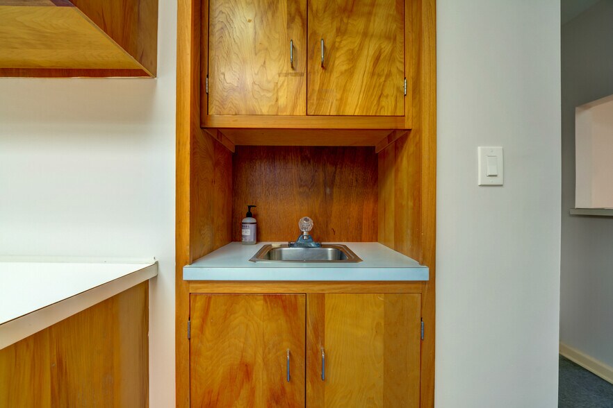 More Photos Of 4410 74th Ave, Hyattsville Medical For Lease