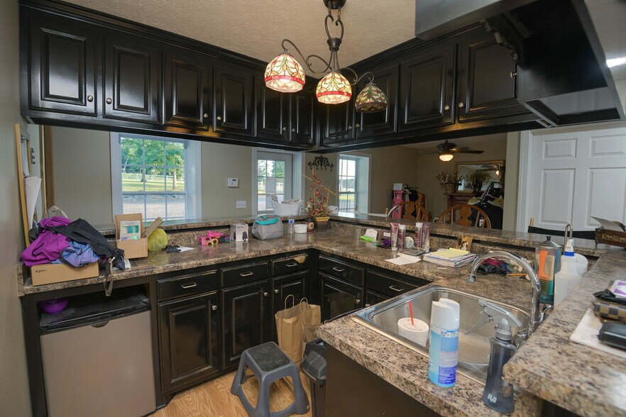 More Photos Of 2533 Highway 41A S, Shelbyville Showroom For Sale