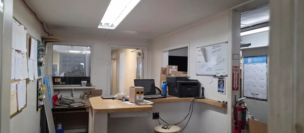 More Photos Of 206 Church St, Hoosick Falls Auto Repair For Sale