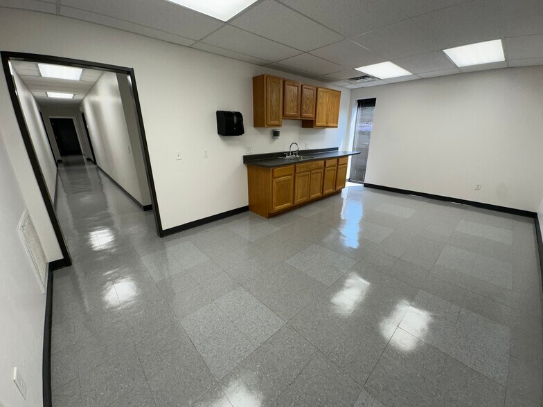 More Photos Of 401 SE 59th St, Oklahoma City Distribution For Sale