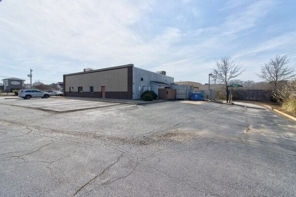 More Photos Of 394 W Butler Rd, Mauldin Restaurant For Sale