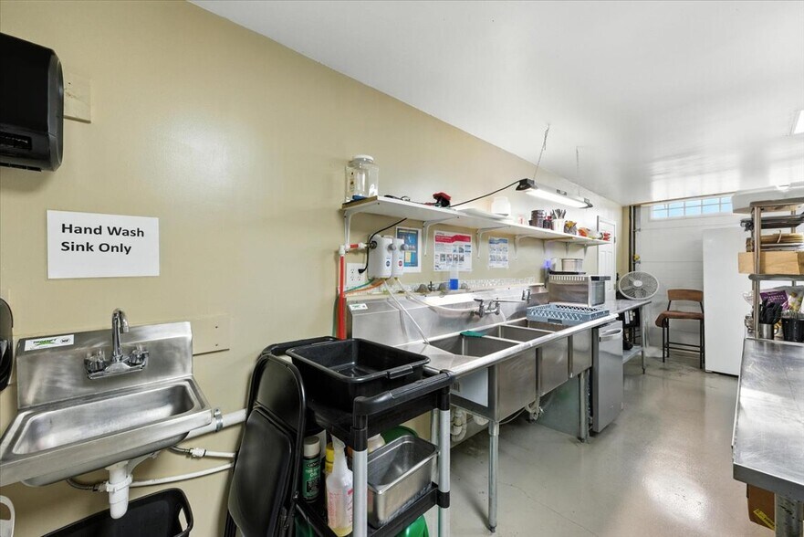 More Photos Of 501-503 Iowa Ave, Essex Storefront Retail Residential For Sale