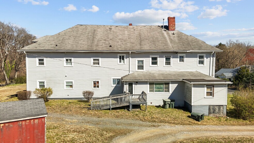 More Photos Of 421 Vine St, Eden Hotel For Sale