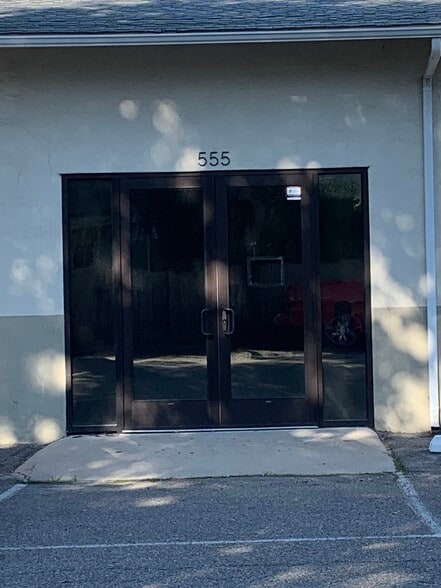 More Photos Of 555 Maple St, Carpinteria Warehouse For Lease