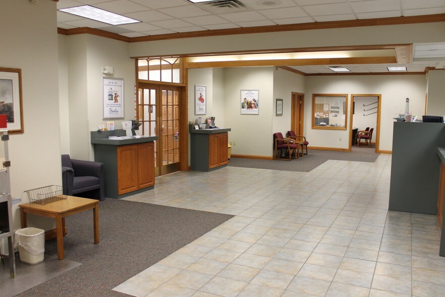 More Photos Of 2848 Memorial Dr, Two Rivers Medical For Lease