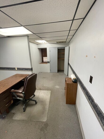 More Photos Of 105 N 9th Ave, Evansville Warehouse For Sale