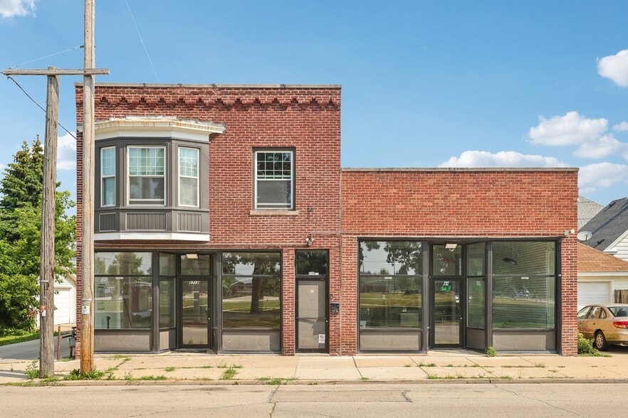 Primary Photo Of 2710-2712 17th St, Racine Storefront Retail Residential For Sale