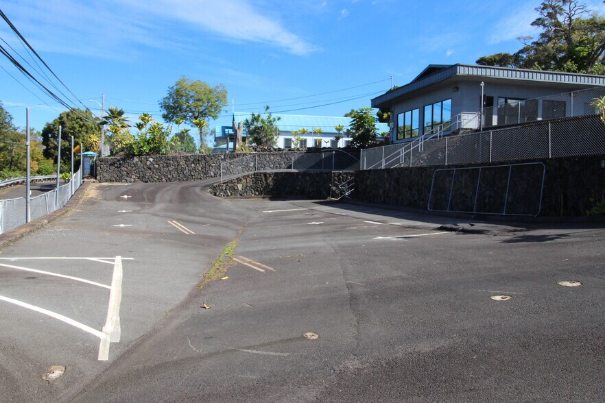 More Photos Of 81-6394 Mamalahoa Hwy, Kealakekua General Retail For Lease